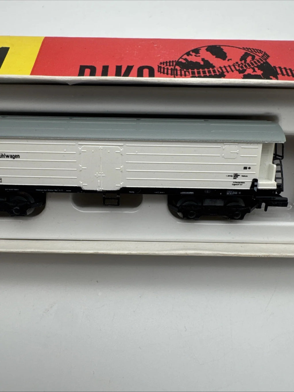 Piko N 5/4129-01 gedeckter Güterwagen Kühlwagen DR Top Zustand