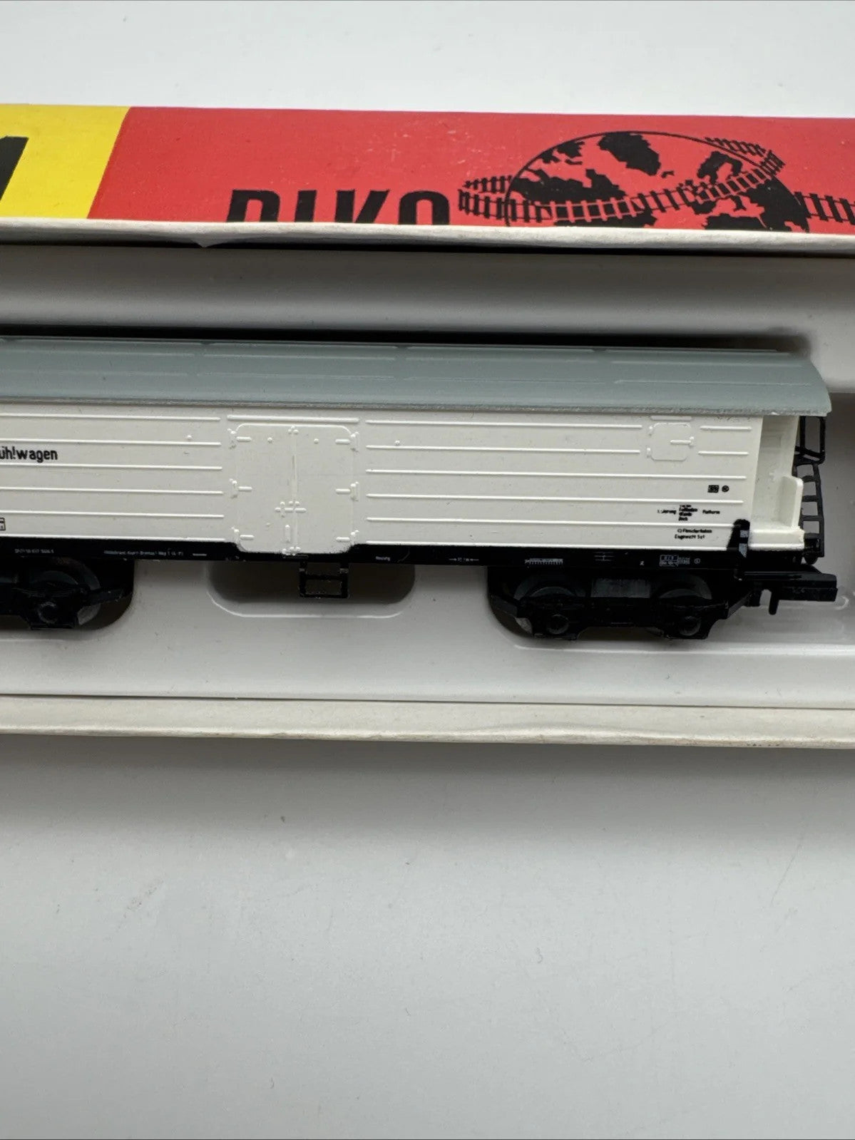 Piko N 5/4129-01 gedeckter Güterwagen Kühlwagen DR Top Zustand