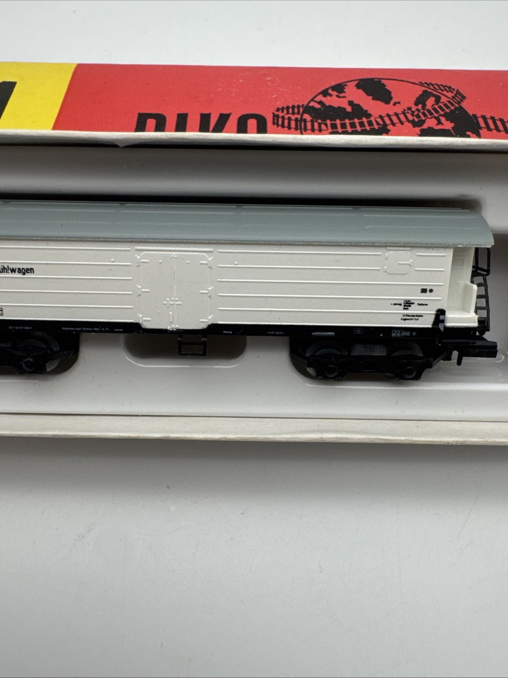 Piko N 5/4129-01 gedeckter Güterwagen Kühlwagen DR Top Zustand