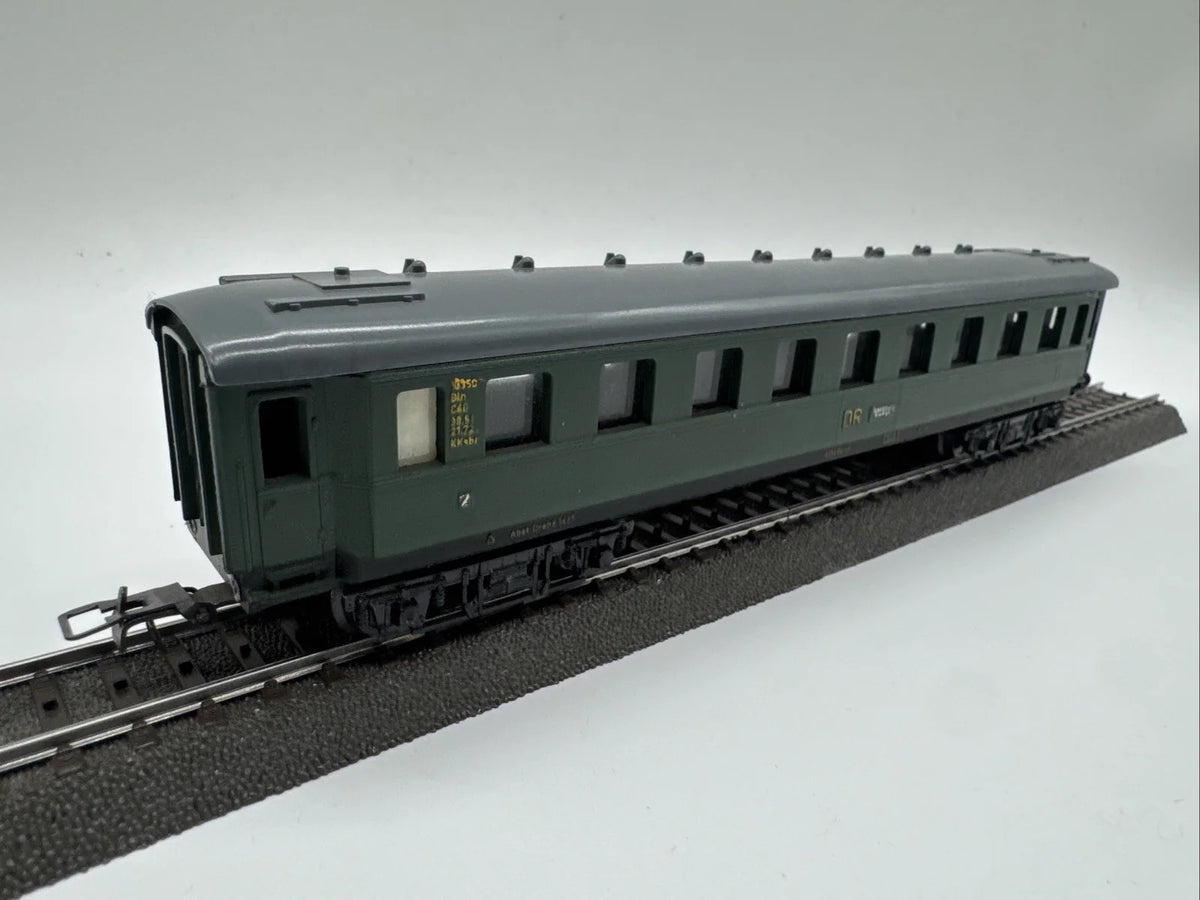 Piko Spur H0 18350 Personenwagen der DR Grün #67