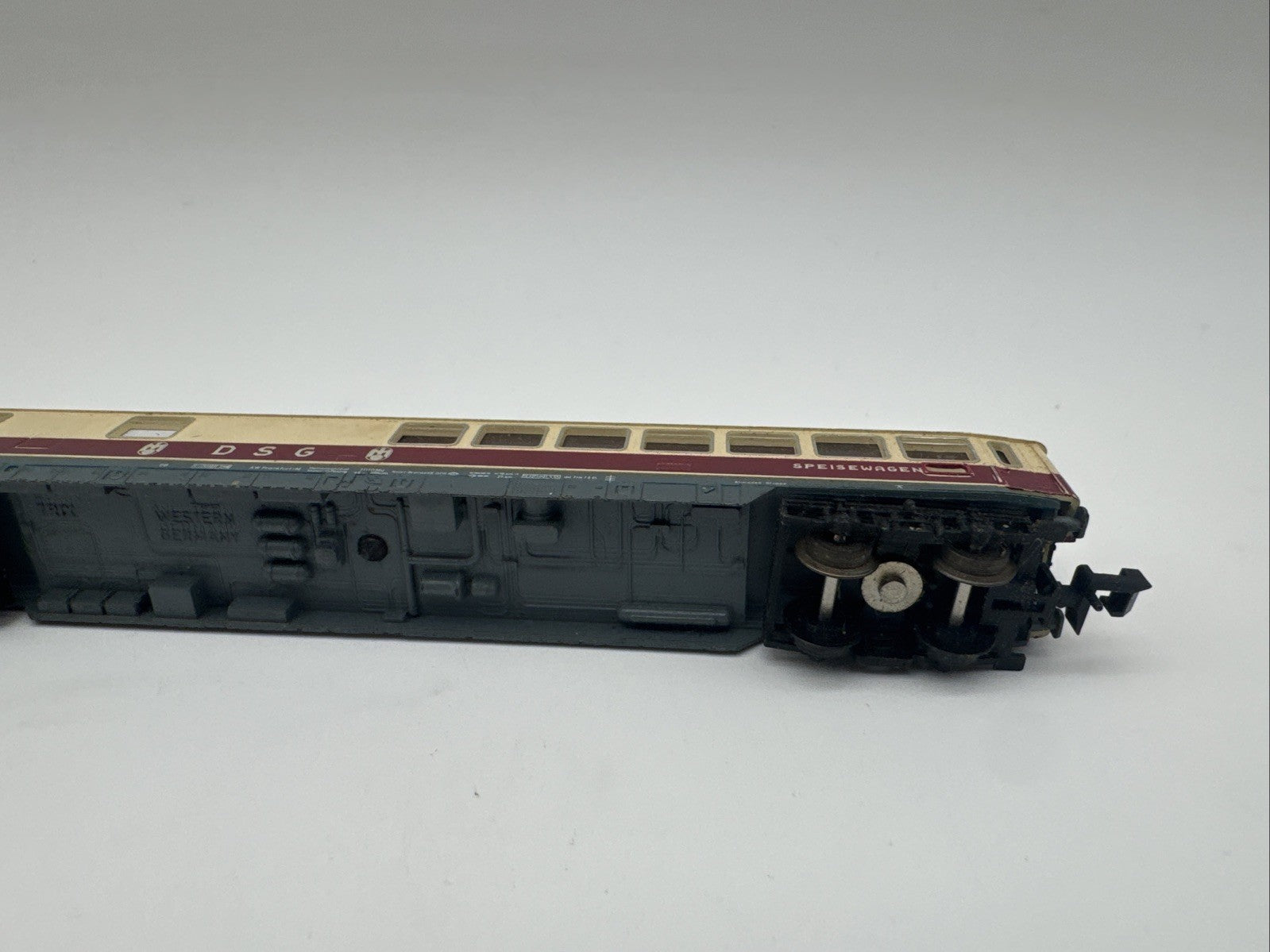 Trix DSG Speisewagen rot Restaurant Personenwagen Spur N Eisenbahn gut (N1)
