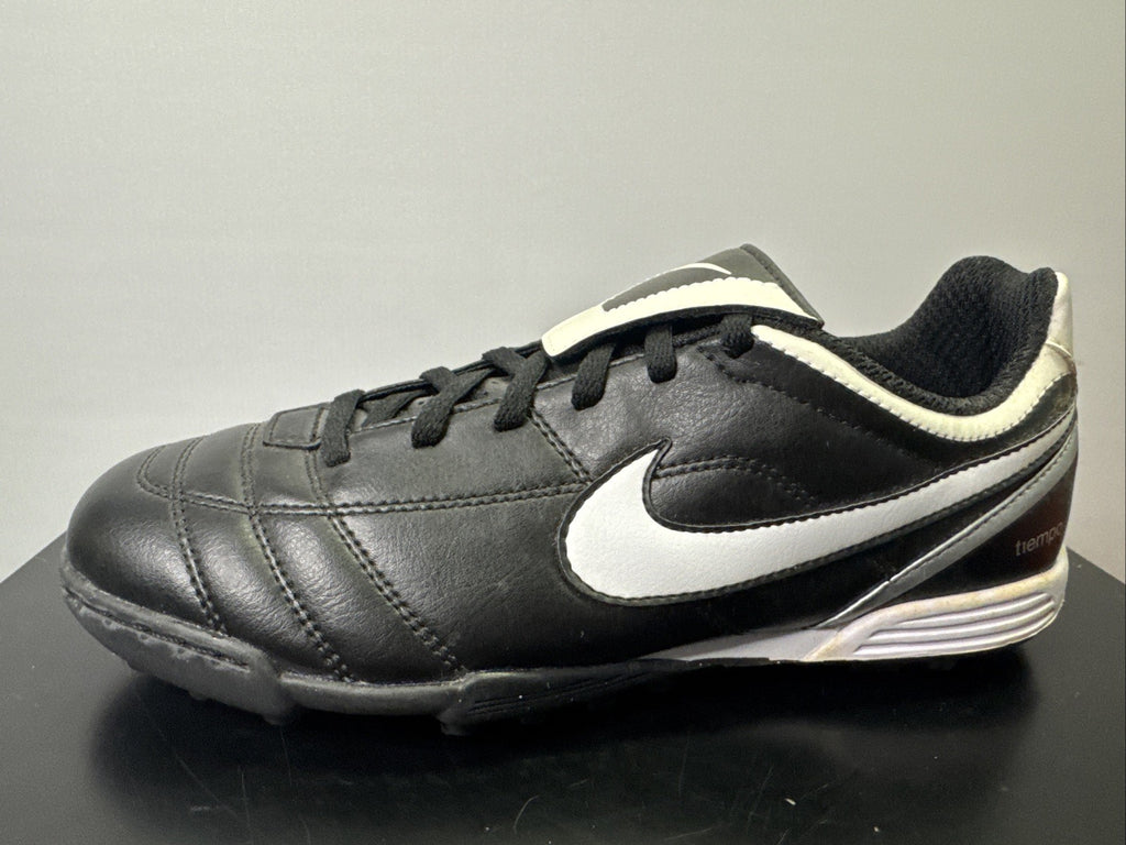 Nike Tiempo Gr. 38,5 Jungen Fußballschuh