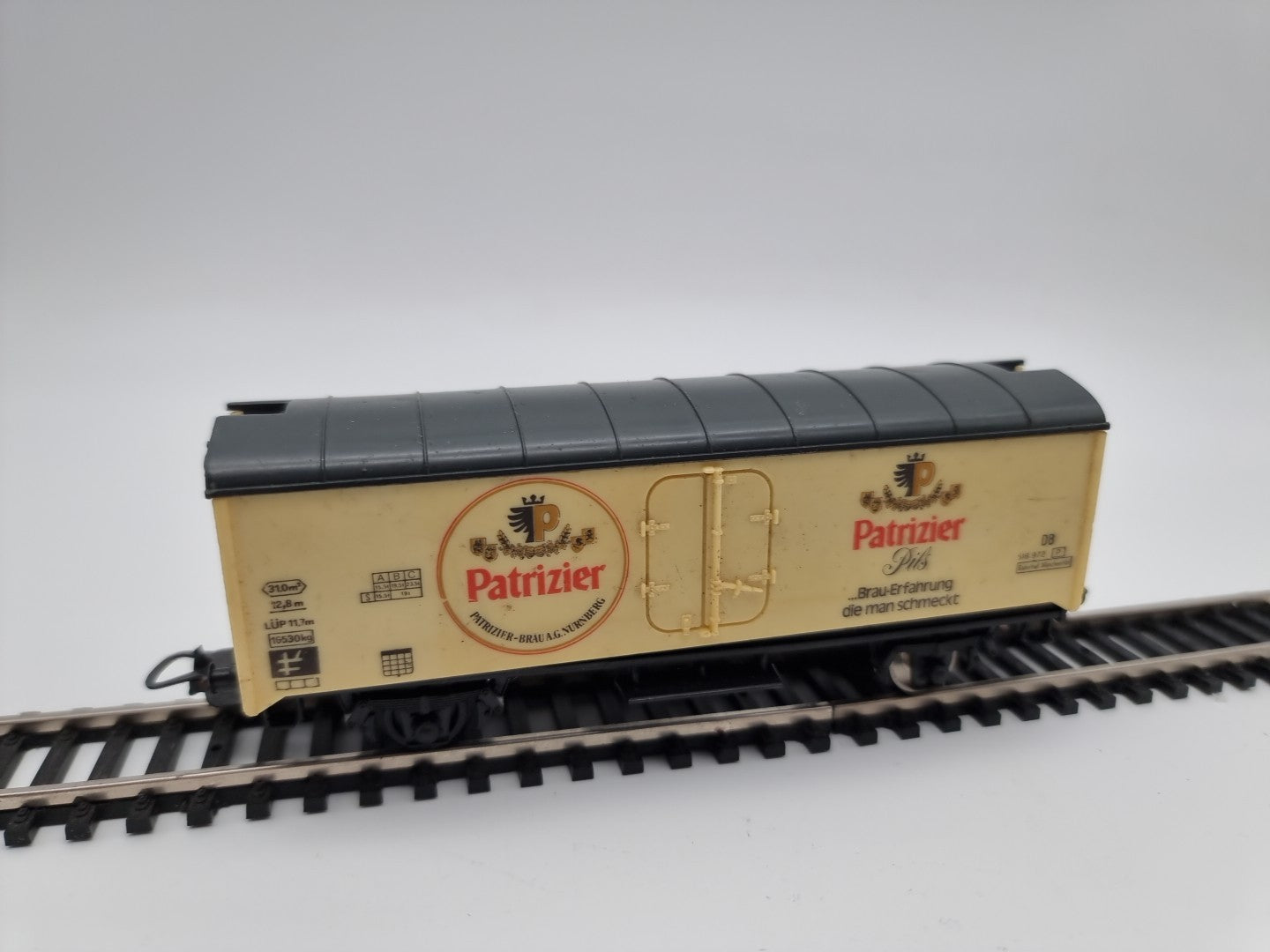 Lima H0 gedeckter Güterwagen Patrizier Pils