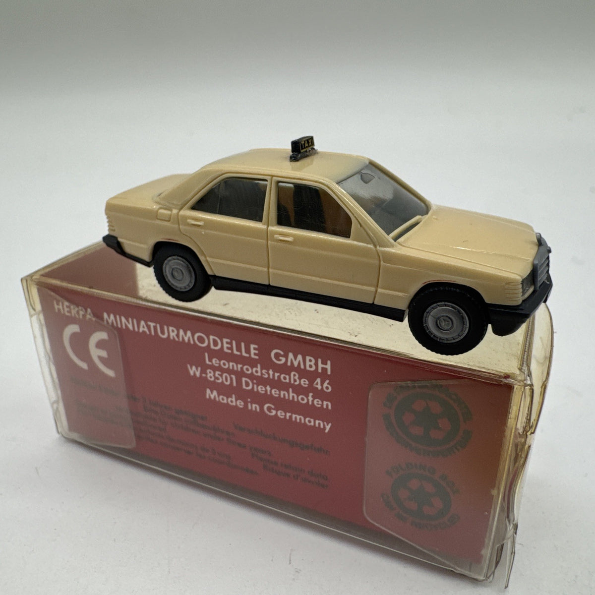 Herpa 041591 Mercedes-Benz 300 E Limousine Taxi Pkw H0 1:87 #605