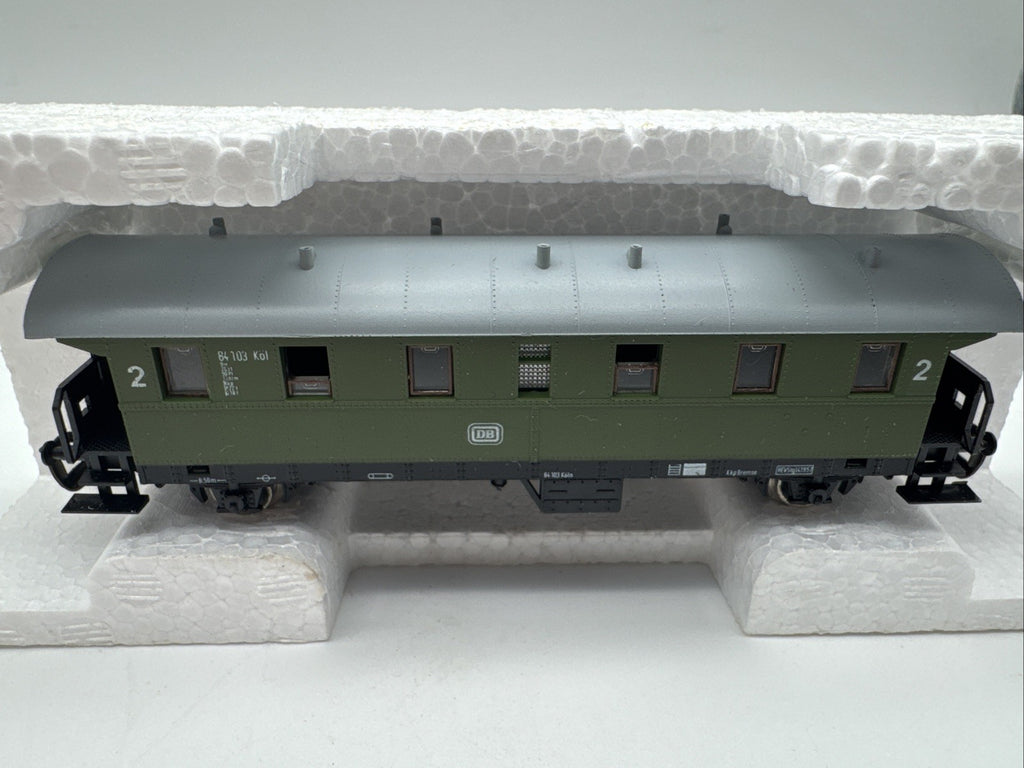 Zwei 2achs Personenwagen Bie 30 der DB, 2. Klasse, Epoche 3, grün 13216  OVP