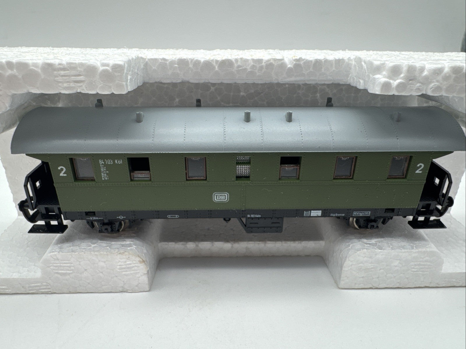 Zwei 2achs Personenwagen Bie 30 der DB, 2. Klasse, Epoche 3, grün 13216  OVP