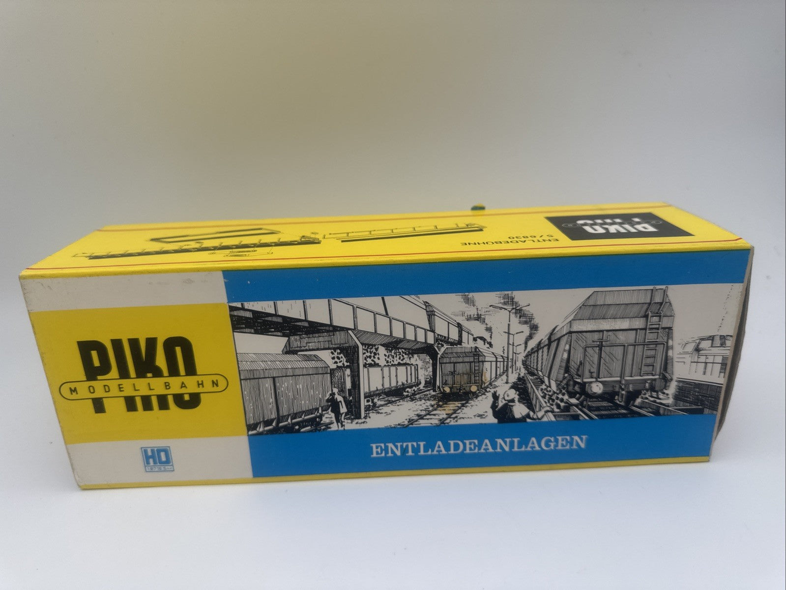 Piko H0 Entladeanlagen -neuw- OVP- unloading station