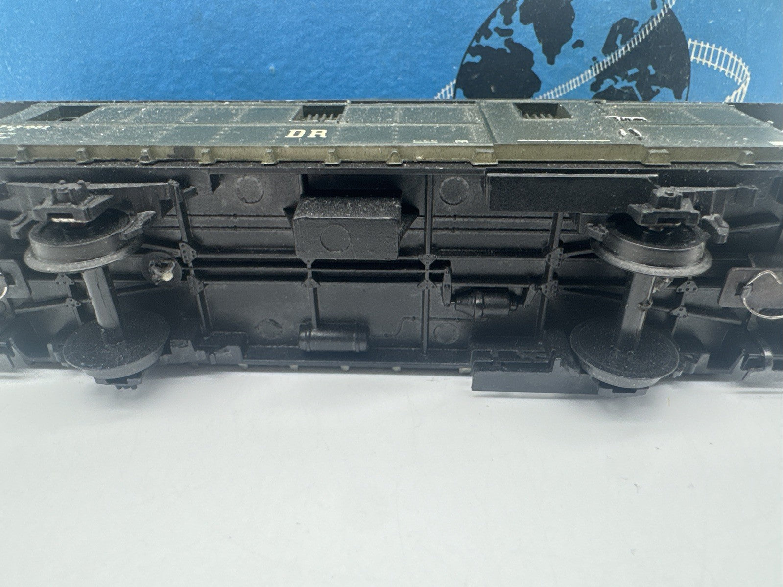 Spur H0 1:87 DDR PIKO Reisezug-Packwagen DR grün Modellbahn
