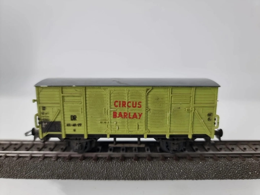 Piko H0 gedeckter Güterwagen "Circus Barlay" Rote Aufschrift