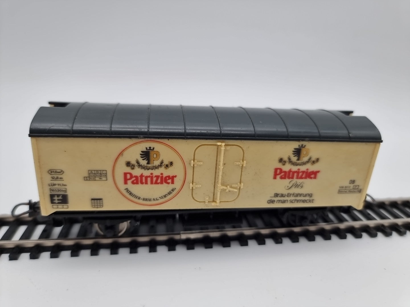 Lima H0 gedeckter Güterwagen Patrizier Pils