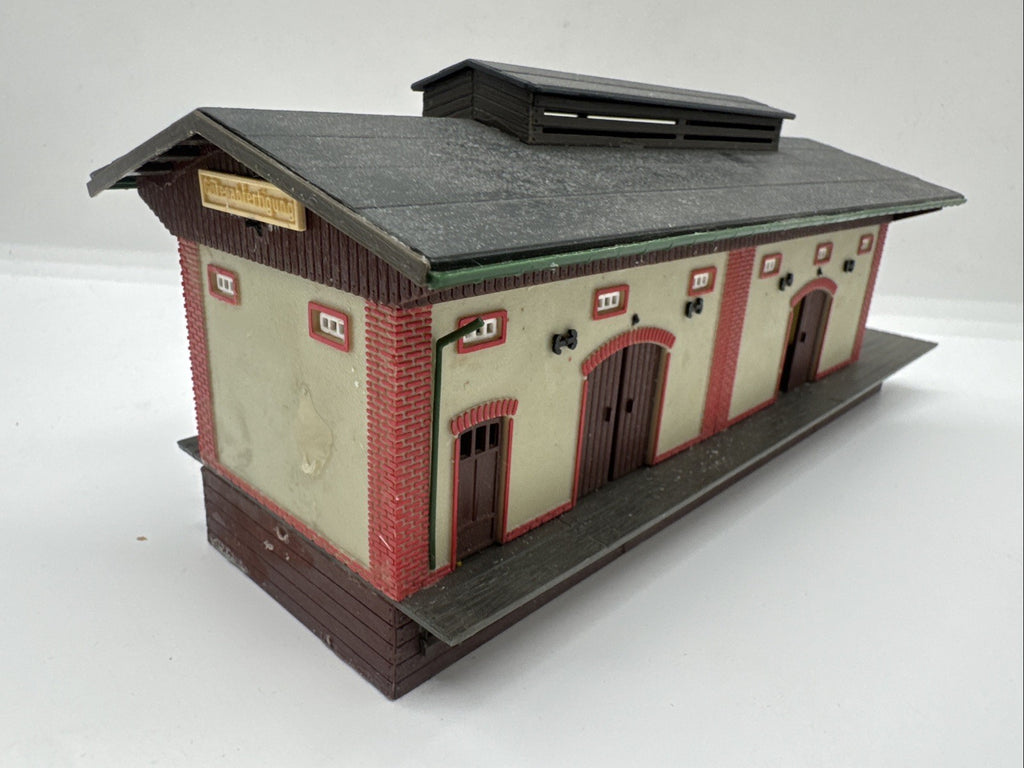 Vero H0 54 57310/129/0458 Güterabfertigung - 23 x 9,3 x 9,3 cm H0 HO 1:87