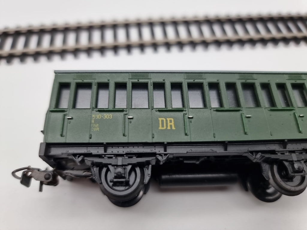 Piko Personenwagen 530-303 grün zweiachsig 1:87 H0