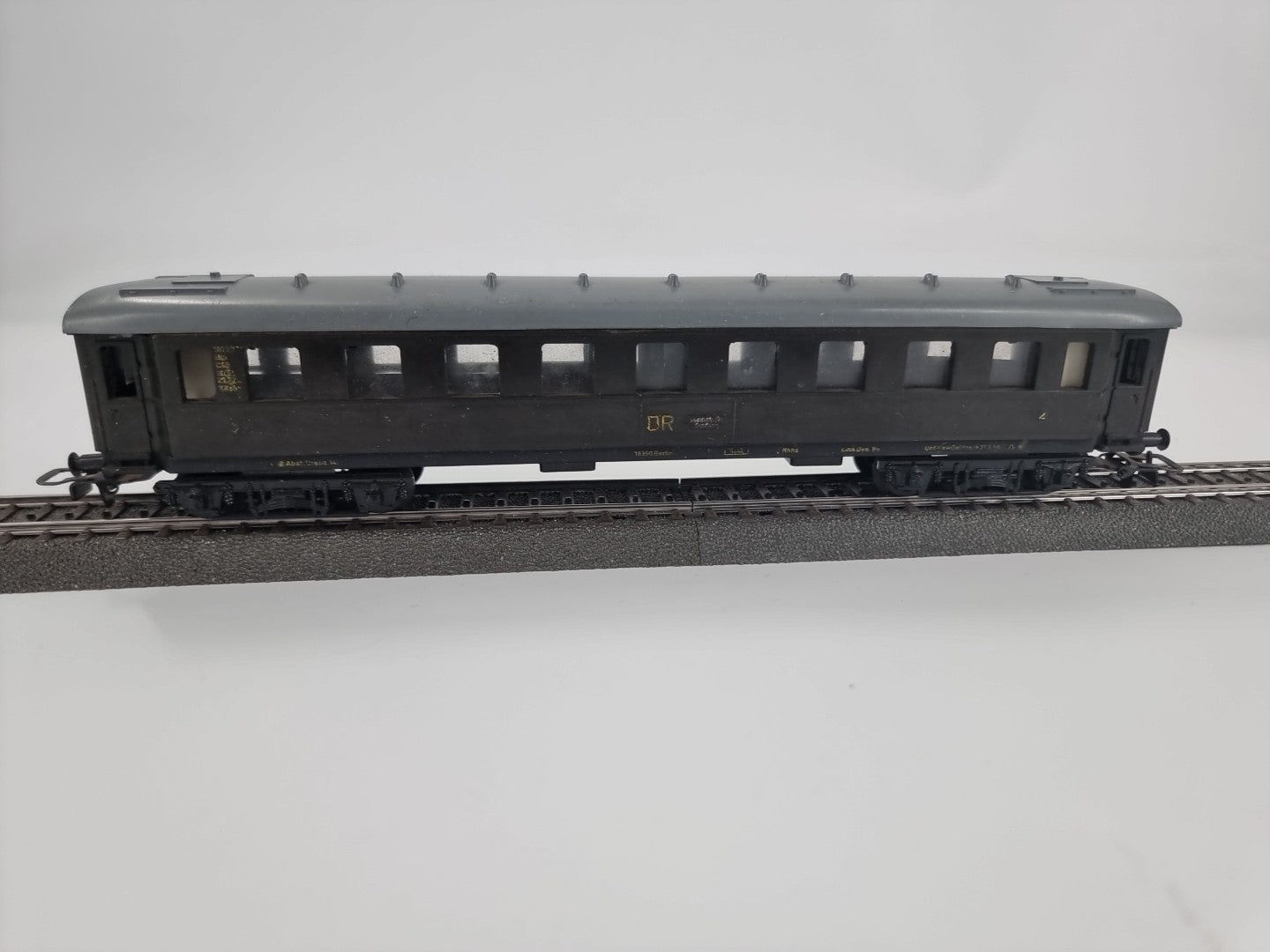 Piko Spur H0 18350 Personenwagen der DR Schwarz 