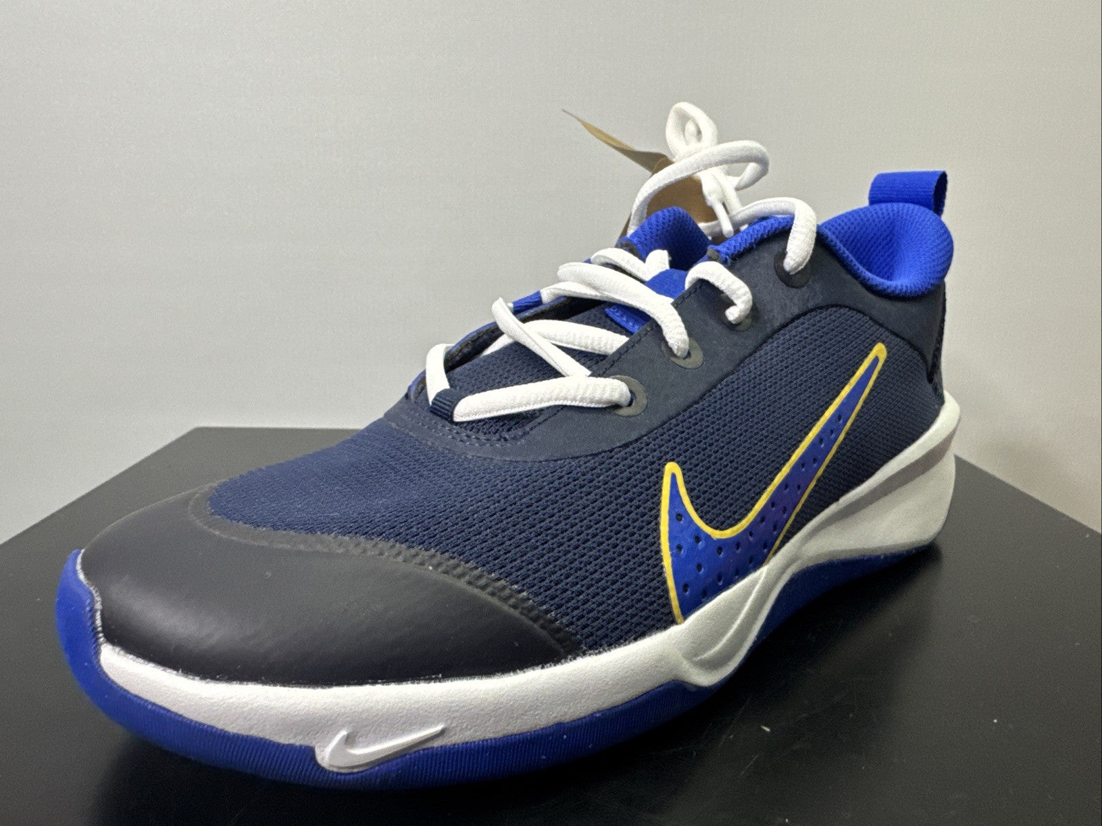 Nike Omni Multi Court Gr. 38,5 Sneaker Laufschuhe 