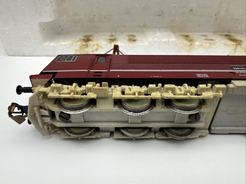 Berliner TT Bahnen TT 2330 E-Lok BR 250 112-0 DR Gleichstrom (Licht einseitig de