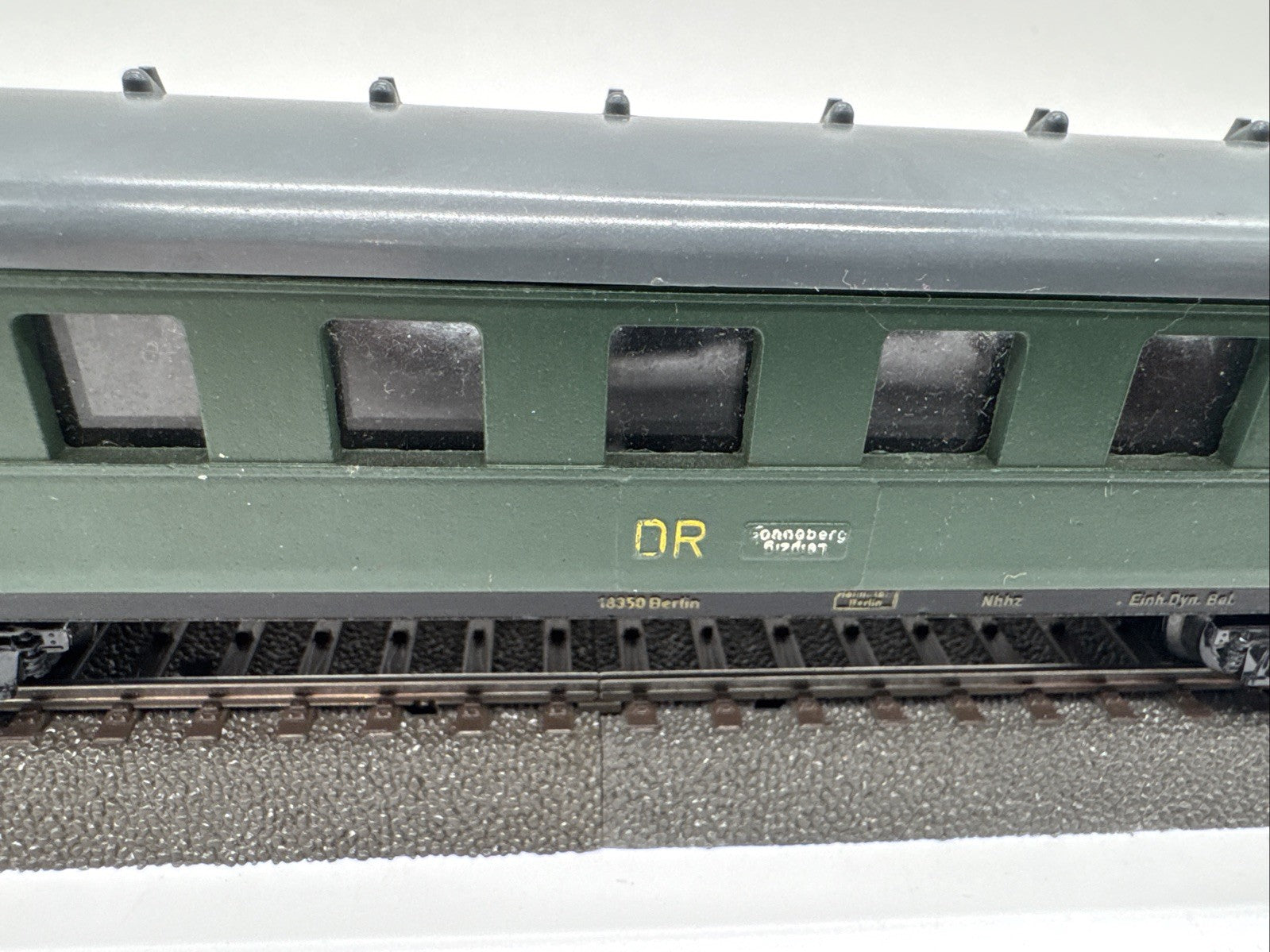 Piko Spur H0 18350 Personenwagen der DR Grün #67
