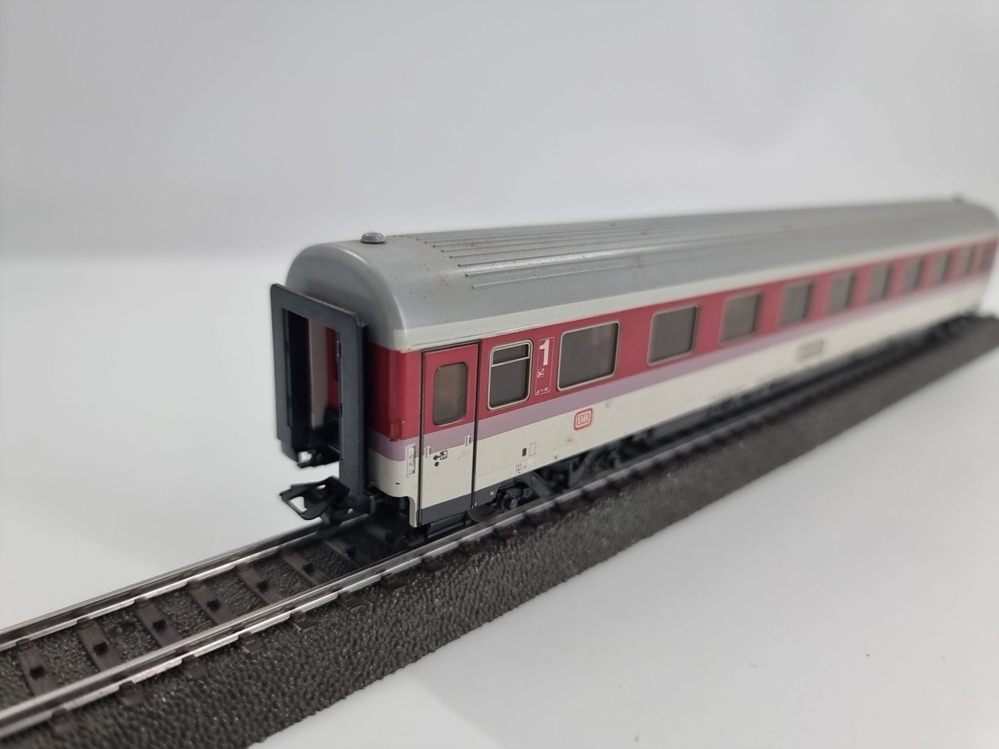 Märklin H0 4147 Reisezugwagen 61 80 19-90 549-5 Avmz der DB