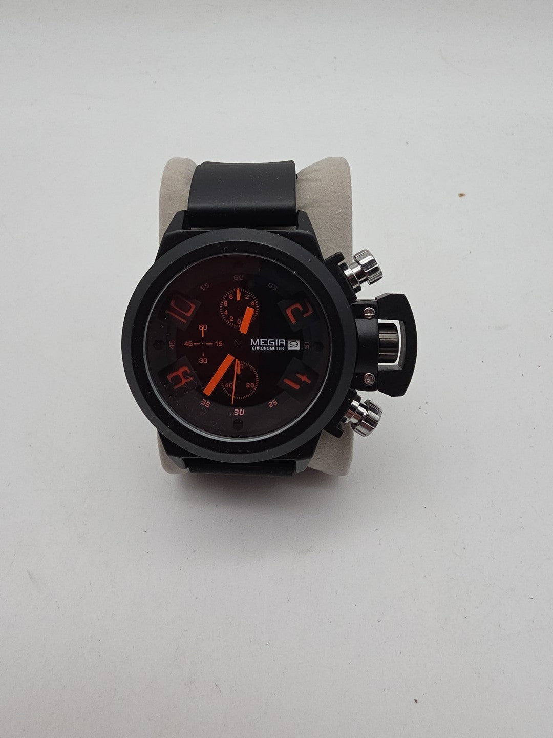 Originale MEGIR Herrenuhr im sportlichen Chronograph-Design.