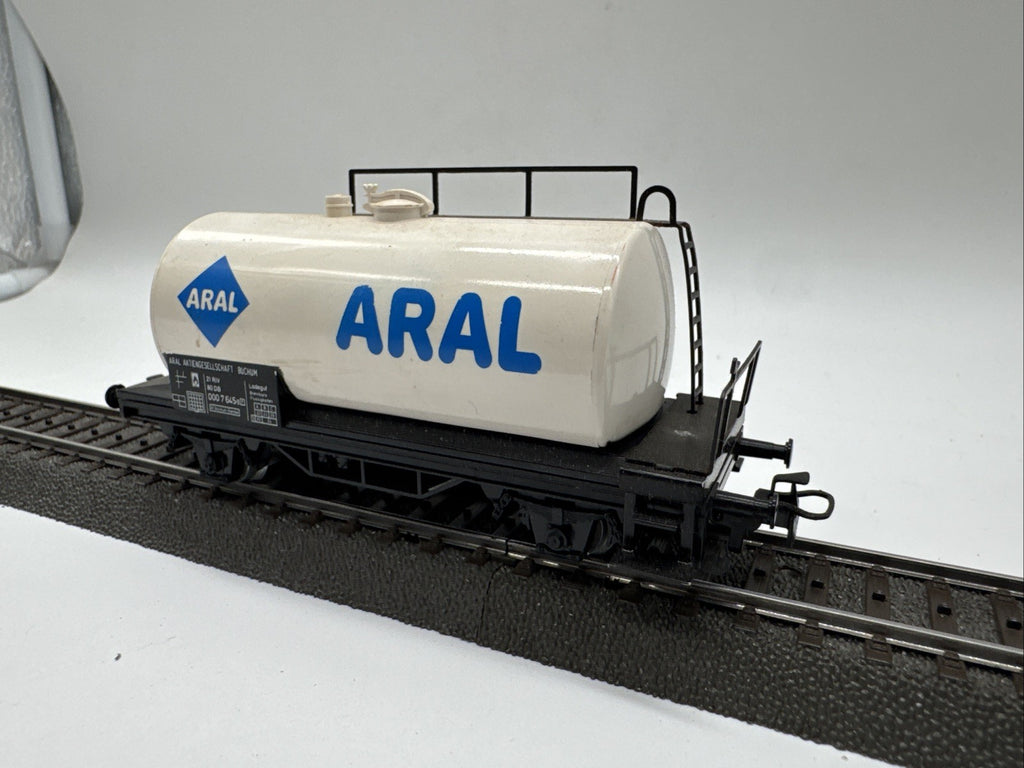 MÄRKLIN 1:87 H0 4440 Kesselwagen " ARAL" - der DB weiß #583