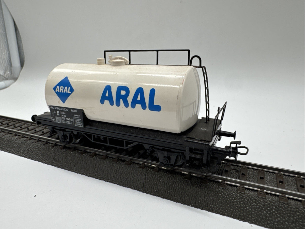 MÄRKLIN 1:87 H0 4440 Kesselwagen " ARAL" - der DB weiß #583