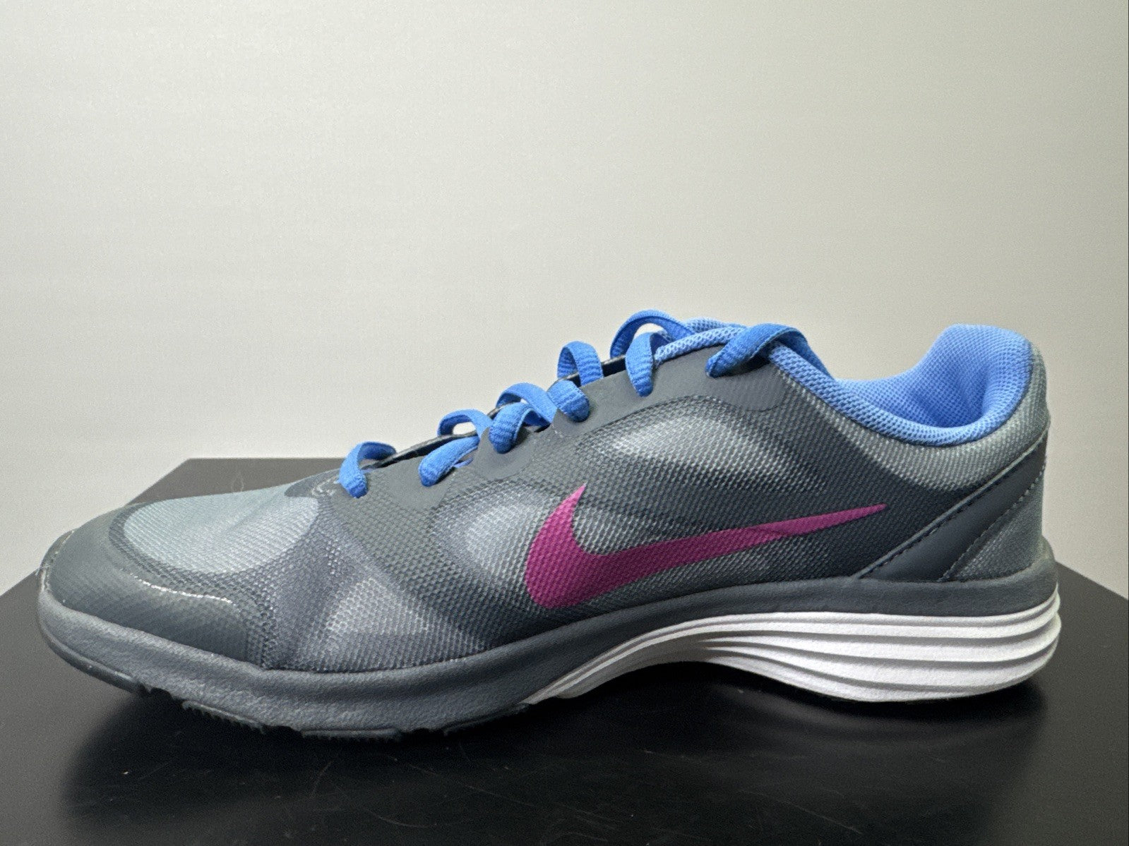 Nike Dual Fusion Gr. 36,5 Sneaker Damen Laufschuhe 