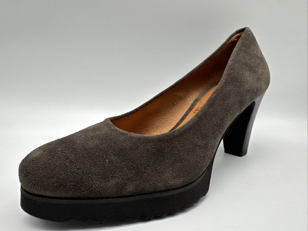 Gadea Pumps Gr. 37 Braun Leder Damen Absatzschuh