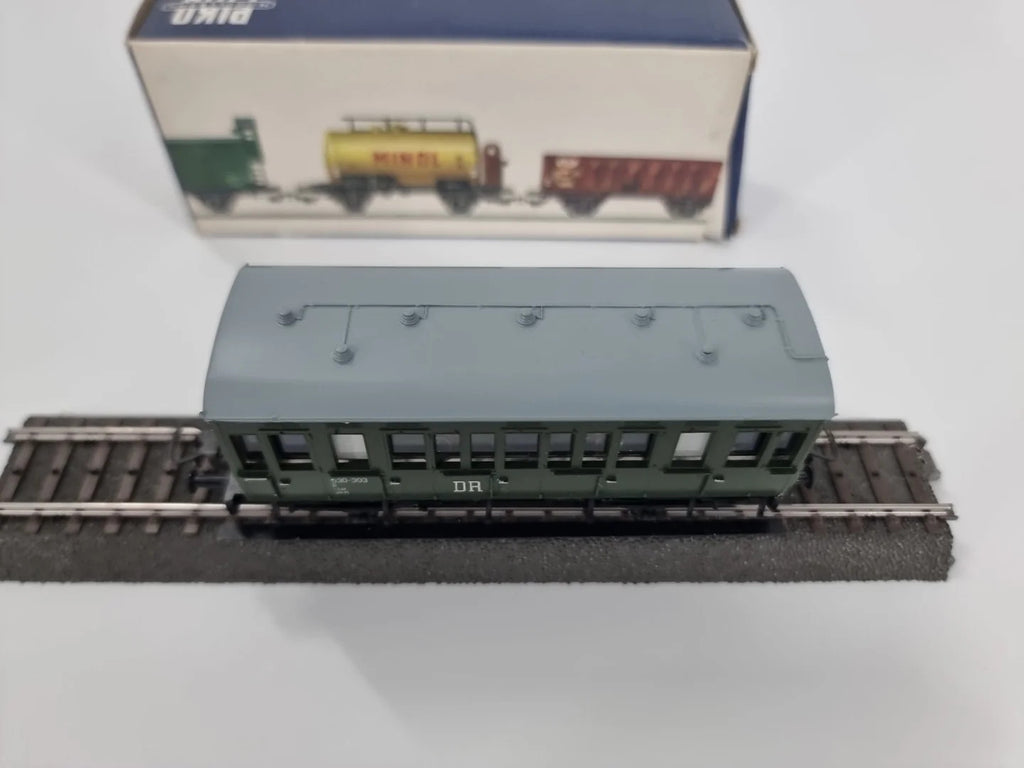 Piko Personenwagen 530-303 grün zweiachsig 1:87 H0 -neuwertig In OVP-