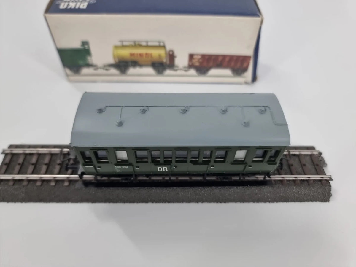 Piko Personenwagen 530-303 grün zweiachsig 1:87 H0 -neuwertig In OVP-