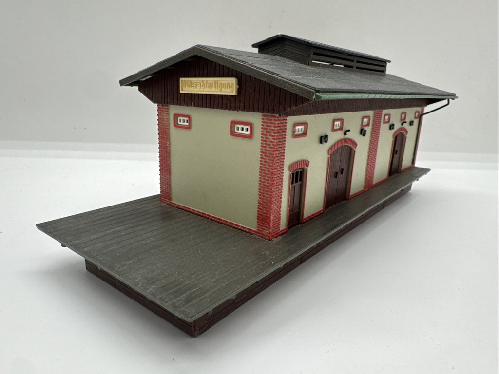 Vero H0 54 57310/129/0458 Güterabfertigung - 23 x 9,3 x 9,3 cm H0 HO 1:87