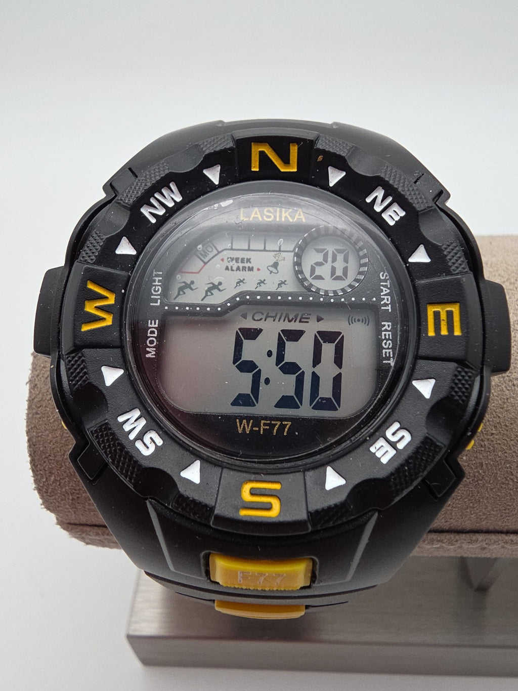 LASIKA W-F77 Digital Herrenuhr – Alarm, Stoppuhr, Licht – schwarz/gelb