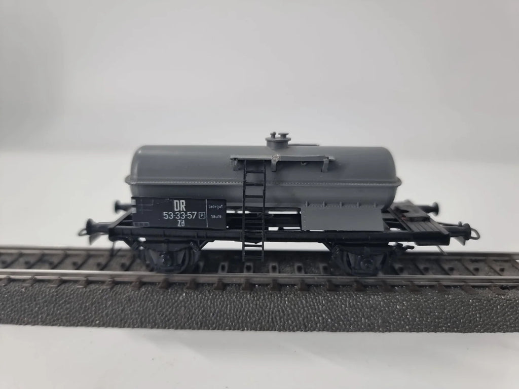 Schicht Kesselwagen der DR  53-33-57 Zd  H0