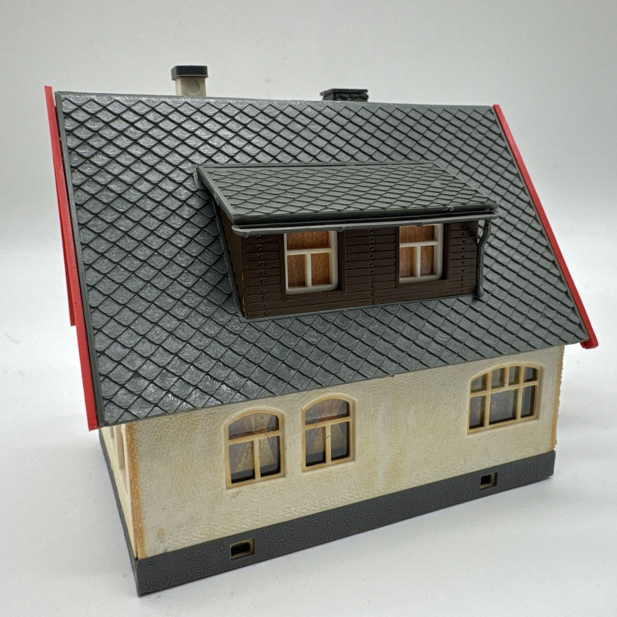 Auhagen H0/TT 12225 Forsthaus, gebaut, ohne OVP #739