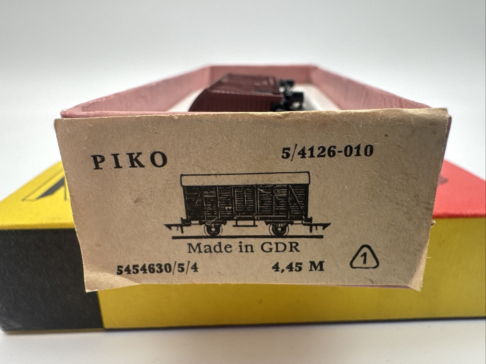 Piko gedeckter Güterwagen Braun Spur N DR Tonnendach 5/4126-010