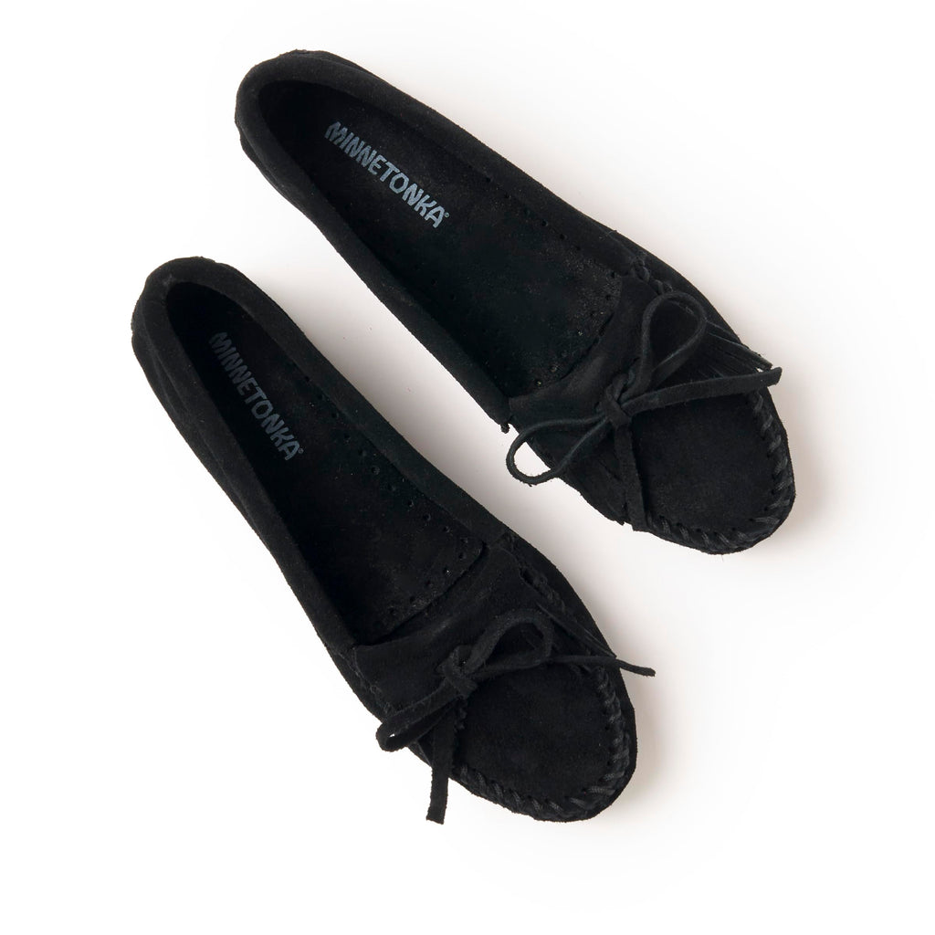 Minnetonka Damen Kilty Suede Moc Mokassin, Schwarz
